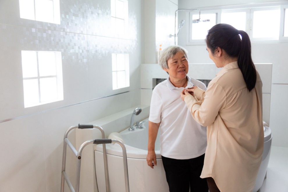 home care home health aide dressing bathing elderly patient in new jersey or florida